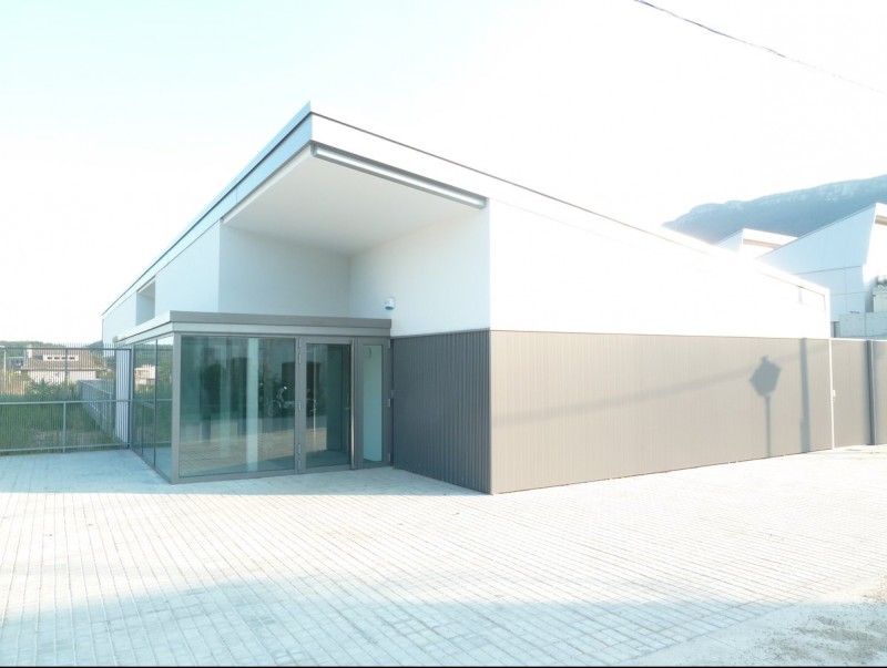 L'entrada al nou consultori mèdic de les Planes d'Hostoles és al passatge de l'Estació i, a la zona, s'hi ha habilitat un nou aparcament públic. J.C