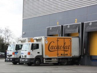 Camions de Cacaolat sortint de la fàbrica del grup a Parets del Vallès ARXIU