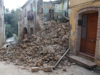 Imatge de la casa ensorrada en el nucli de Creixell, del municipi de Borrassà. ACN