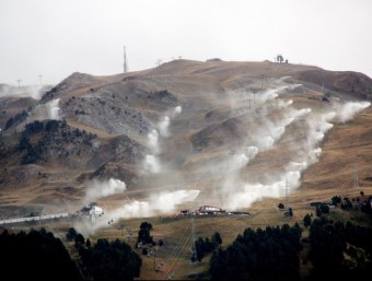 Els canons van començar a fer neu a Baquèira a finals d'octubre. M. LLUVICH / ACN