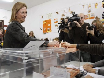 Carme Chacón vota a Esplugues de Llobregat EFE