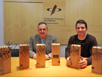 Jordi Grau, vicepresident de la demarcació, i Alfons Plujà, autor del guardó. ROBIN TOWNSEND / CPC-GIRONA