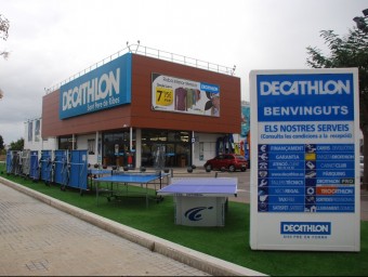 La botiga de Decathlon a la rambla del Garraf, a Sant Pere de Ribes M.L