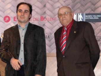 Francesc Gisbert i Bernat Capó la data de lliurament del premi. BULLENT