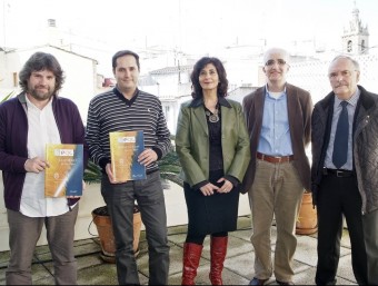 D'esquerra a dreta, Àngel Lluís Ferrando, Ernesto García, Anna Serrano, Jorge García y Francisco Payà, en la presentació de les carpetes de partitures. CEDIDA