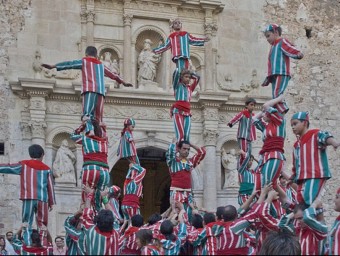 Les torres humanes formen part del ball de la Muixeranga en la festa en honor a la Mare de Déu de la Salut ACN