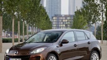 Els retocs aplicats al Mazda3 el fan semblar més agressiu en la seva part frontal.