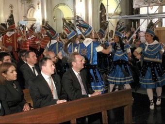 El president Fabra i l'alcalde en la celebració especial de la festa de la Mare de Déu. EL PUNT AVUI