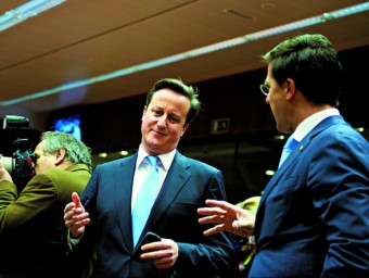 David Cameron i Mark Rutte conversen durant la cimera europea  Consell Europeu
