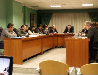 Plenari de l'Ajuntament de Montserrat. A l'esquerra la bancada del govern. ESCORCOLL