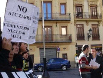 Protesta contra la possible ubicació del cementeri nuclear a Zarra EL PUNT AVUI
