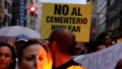 Una de les manifestacions en contra del cementiri nuclear a Zarra ARXIU