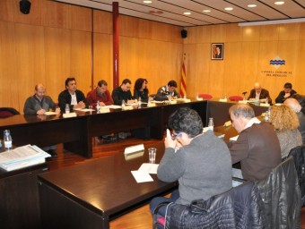 El ple del Consell del Ripollès va viure un dur debat arran de la discussió sobre la inversió de la Generalitat. EL PUNT
