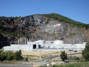 La planta depuradora de l'Alt Maresme ocupa part d'una antiga pedrera. T.M