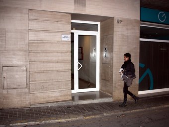 El portal del bloc de Sabadell , on abans-d'ahir es va suïcidar el parricida ACN/ LLUÍS VILARO