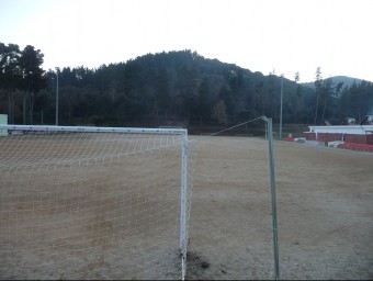 El camp de futbol de Sant Cebrià que l'ajuntament ofereix per posar els barracons de l'institut de Canet. T.M