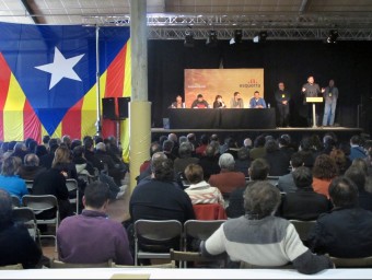 Un moment del congrés durant el discurs de Junqueras. Al seu costat, els candidats J.N