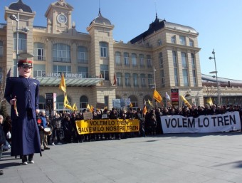 Protesta contra la retallada del servei de la línia de tren de la Pobla de Segur, fa unes setmanes a Lleida ARXIU ACN