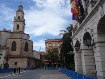 Plaça Major de Gandia amb l'Ajuntament a la dreta d ela imatge. ESCORCOLL
