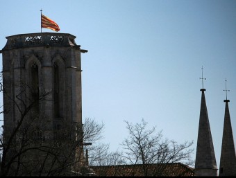 Una imatge de l'església de Bordils, amb una senyera, ahir al migdia MANEL LLADÓ