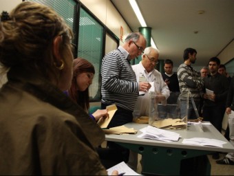 Un moment del recompte de vots a la planta de Panrico a Santa Perpètua de la Mogoda ACN