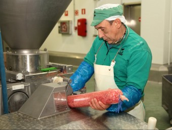 La fàbrica de Sant Gregori produeix l'embotit halal que després s'exporta als països musulmans. JOAN SABATER