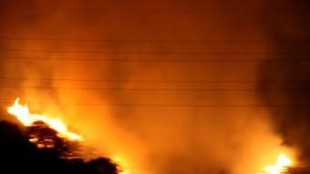 Les flames de l'incendi de Baix Pallars s'han fet més visibles a la nit ACN