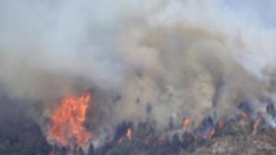 El foc de la Ribagorça aragonesa continua actiu aquesta tarda i ja ha entrat a Catalunya ACN