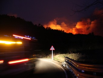 Imatges del foc que crema al Baix Empordà ACN