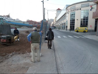 Una vista del sector on es duen a terme els treballs de construcció del nou tram del carril bici del carrer Pou del Glaç, a l'altura del mas Closells. J.C