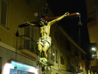 Imatge d'arxiu de la processó de Divendres Sant de Mataró al seu pas pels carrers del centre de la ciutat. G. MASSANA