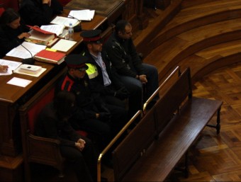 Els dos acusats , ahir en el judici amb jurat a l'Audiència de Barcelona. El crim va passar a Abrera, el 2009 ACN/ POL SOLÀ