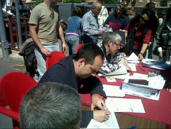 Els regidors del PSPV-PSOE ajuden la ciutadania d'Aldaia. CEDIDA