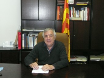 Bartomeu Baqué, al seu despatx de l'alcaldia de l'Ajuntament de Bolvir de Cerdanya. EL PUNT AVUI