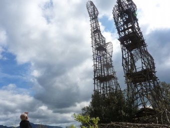 Dues de les torres que encara queden dempeus.  R. E. 