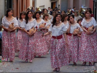 Esquadra de dones de la filà de Maseros en una edició anterior. B. SILVESTRE