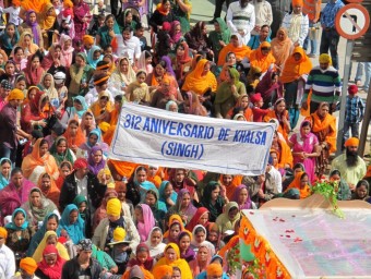 Acte festiu dels Sikh molt arrelats a Catalunya i especialment a Olot. ACN
