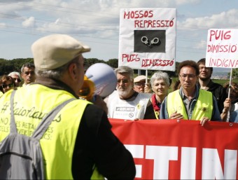 El “Iaiofluates” van promoure la manifestació ahir davant la presó de Quatre Camins, a la Roca del Vallès OSCAR MARTÍNEZ
