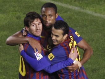 Seydou Keita, celebrant el gol amb Messi i Pedro EFE
