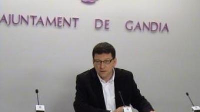 Facund Puig explica la posició del Bloc en conferència de premsa. EL PUNT AVUI