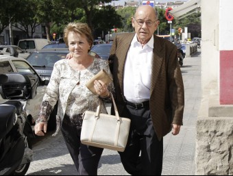 Fèlix Millet i la seva dona, en un carrer de Barcelona per anar a visitar el seu primer advocat ROBERT RAMOS/ ARXIU