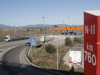 L'accés nord de l'AP7 a Figueres es desencallarà, segons va avançar ahir Pere Padrosa, i els camions no podran passar per l'N-II, en dos mesos. LL.SERRAT