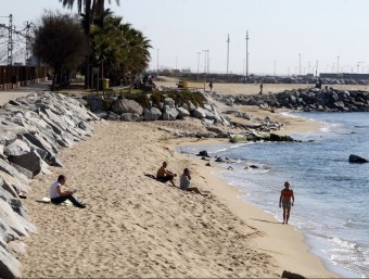 Una imatge de fa poques setmanes de la platja de Premià de Mar on és evident la regressió de la sorra ORIOL DURAN