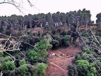 Treballs de construcció de la rasa per ubicar-hi el gasoducte al seu pas per Sabadell ARXIU