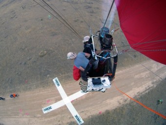 Moment de l'aterratge del globus aerostàtic. B. SILVESTRE