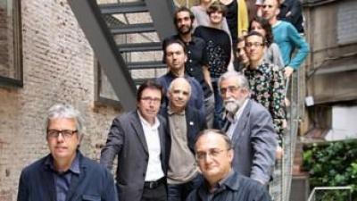 Jordi Badia i Fèlix Arranz, acompanyats pels responsables de ILC i els arquitectes triats.  MARTA PÉREZ/EFE