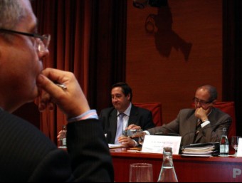 El consellers Pelegrí i Puig ahir durant la seva intervenció al Parlament ACN