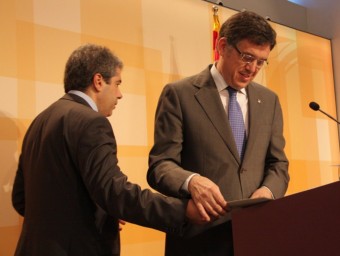 El portaveu del govern, Francesc Homs, i el conseller Recoder compareixent després del consell executiu d'ahir PATRICIA MATEOS (ACN)