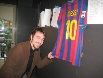 Albornà, amb la samarreta de Messi dedicada al germans Roca.