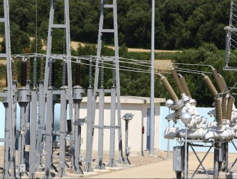 Connexions elèctriques a l'interior de la subestació d'Endesa a Fonteta, divendres passat LLUÍS SERRAT
